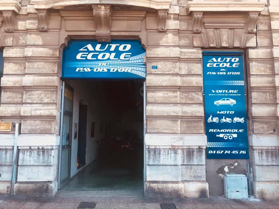 Devanture de l'auto-école du pavois d'or